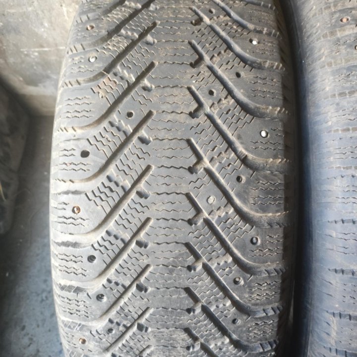 Goodyear UltraGrip 500 245/65 R17 107