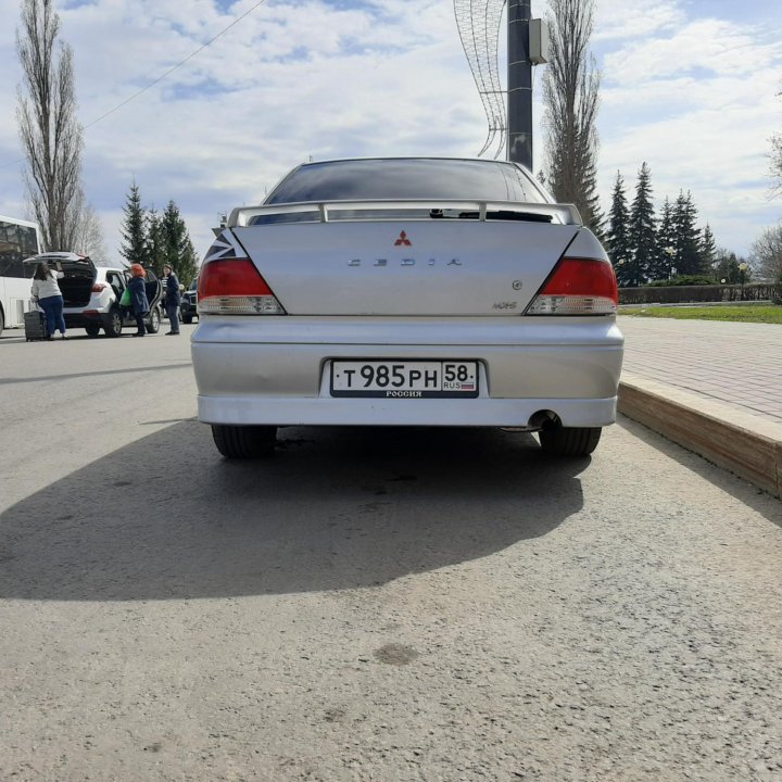 Mitsubishi Lancer, 2001