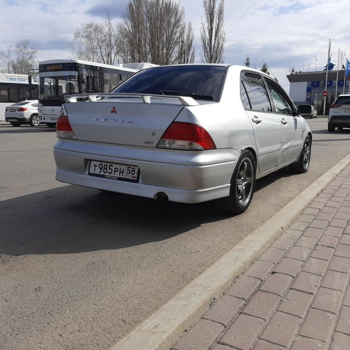 Mitsubishi Lancer, 2001