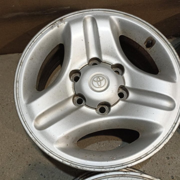 Фирменные диски Toyota R16 6x139,7