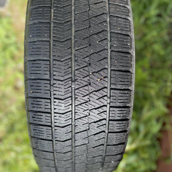 Шины Bridgestone 215/45 r17 в Хабаровске