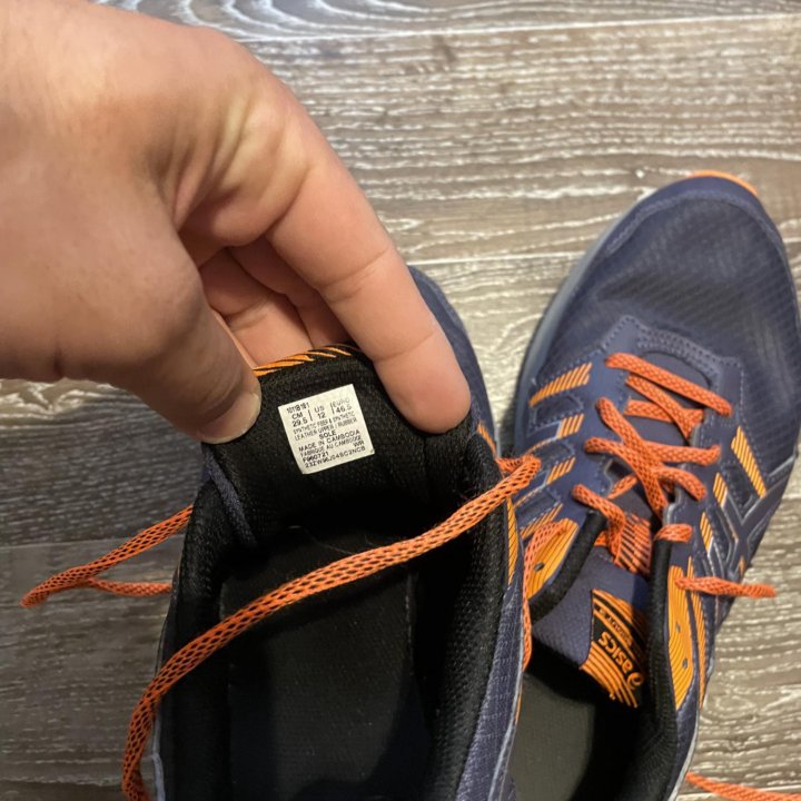 Кроссовки ASICS