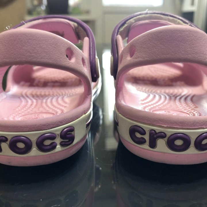 Сандалии Crocs для девочки