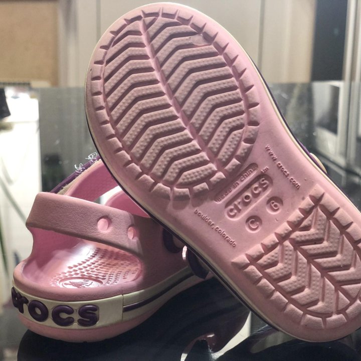Сандалии Crocs для девочки