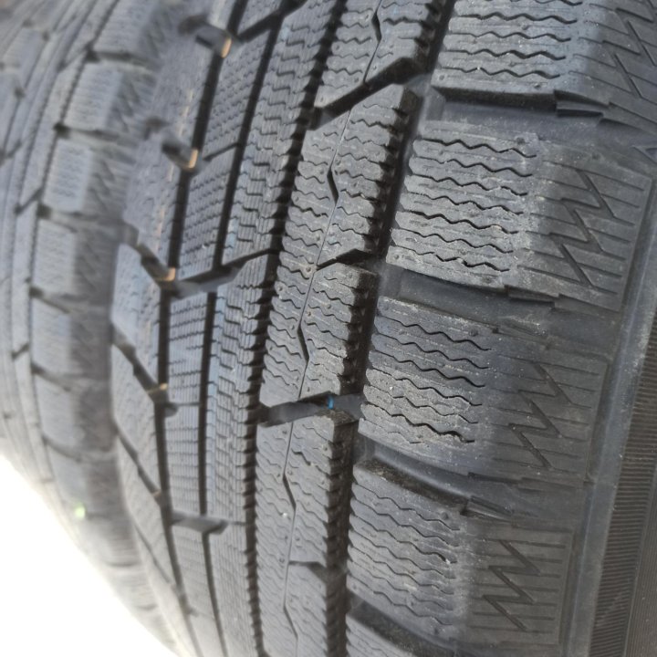 Зимние шины Toyo 225/50 R18