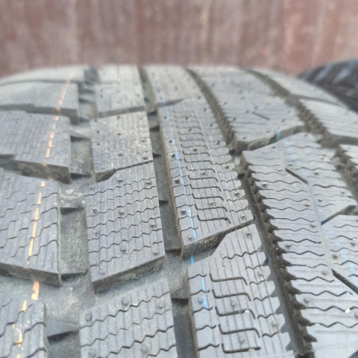 Зимние шины Toyo 225/50 R18