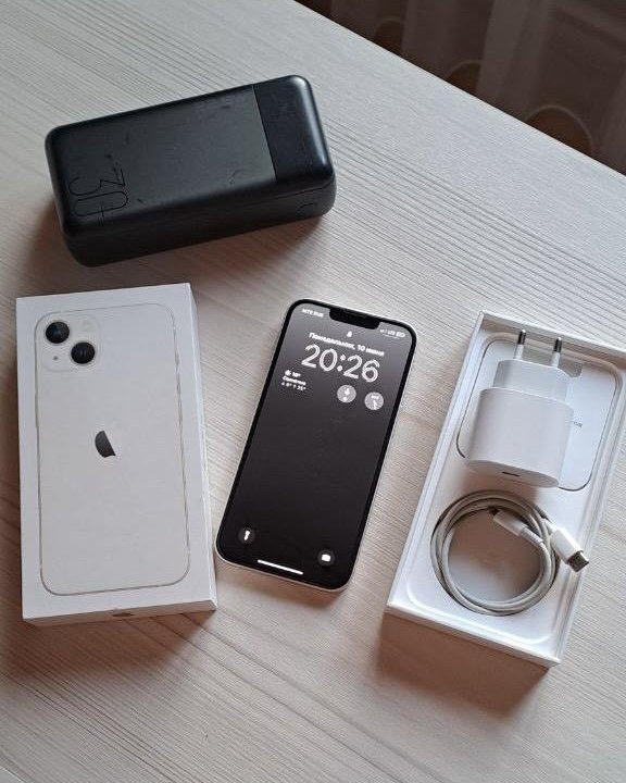 iphone 13 128 GB + Power Bank 30000mah