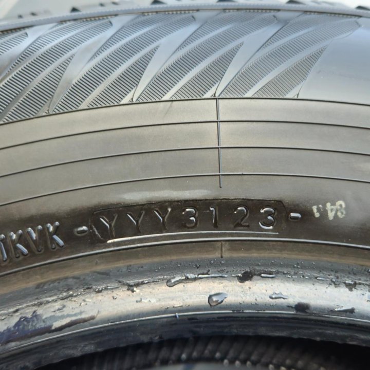 Yokohama Ice Guard IG65 235/65 R18 110T