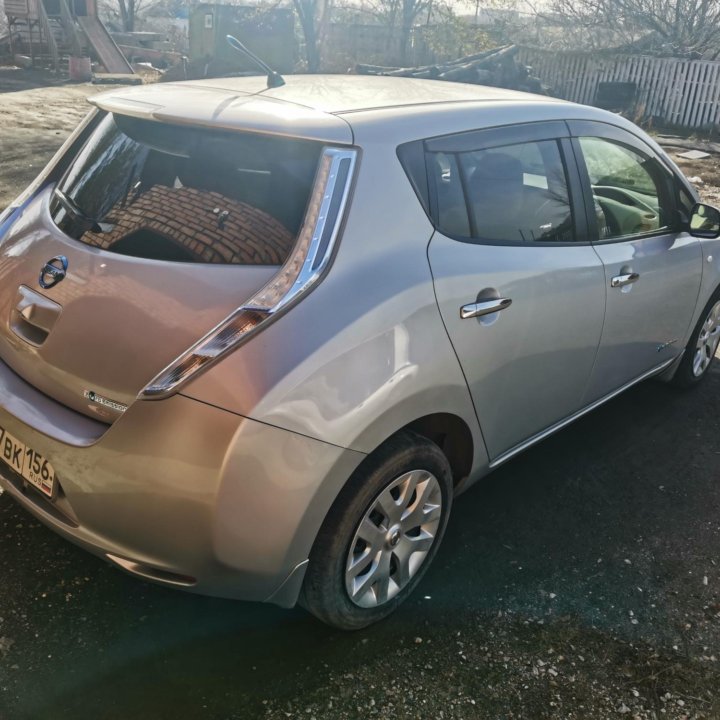 Nissan Leaf, 2012