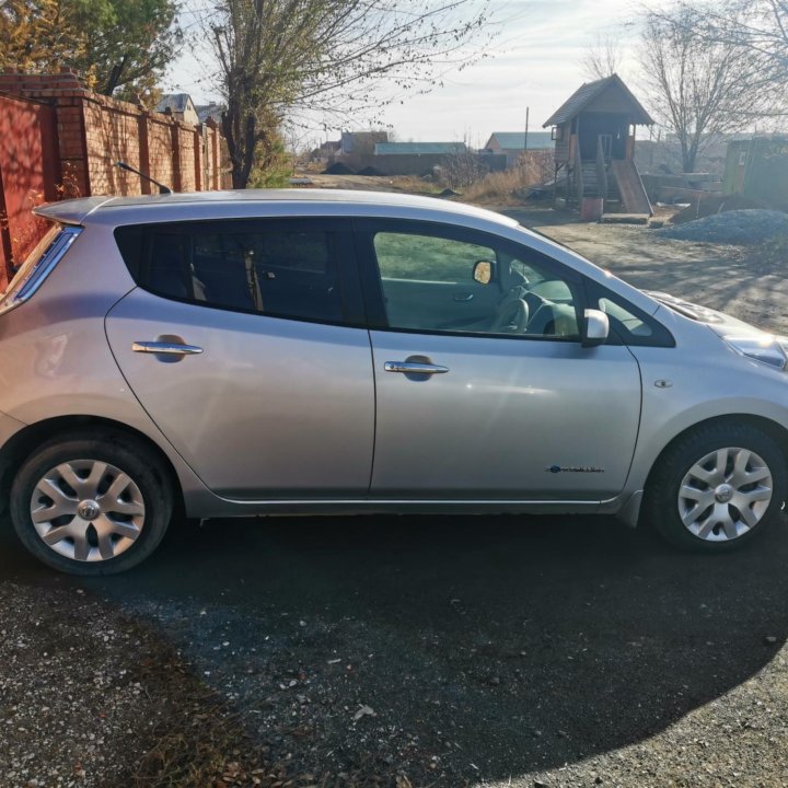 Nissan Leaf, 2012