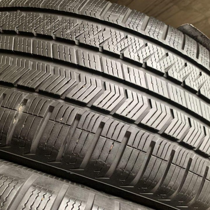 Vredestein Quatrac 255/45 R20