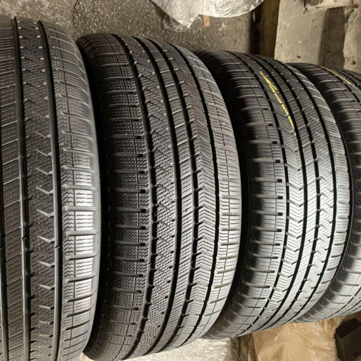 Vredestein Quatrac 255/45 R20