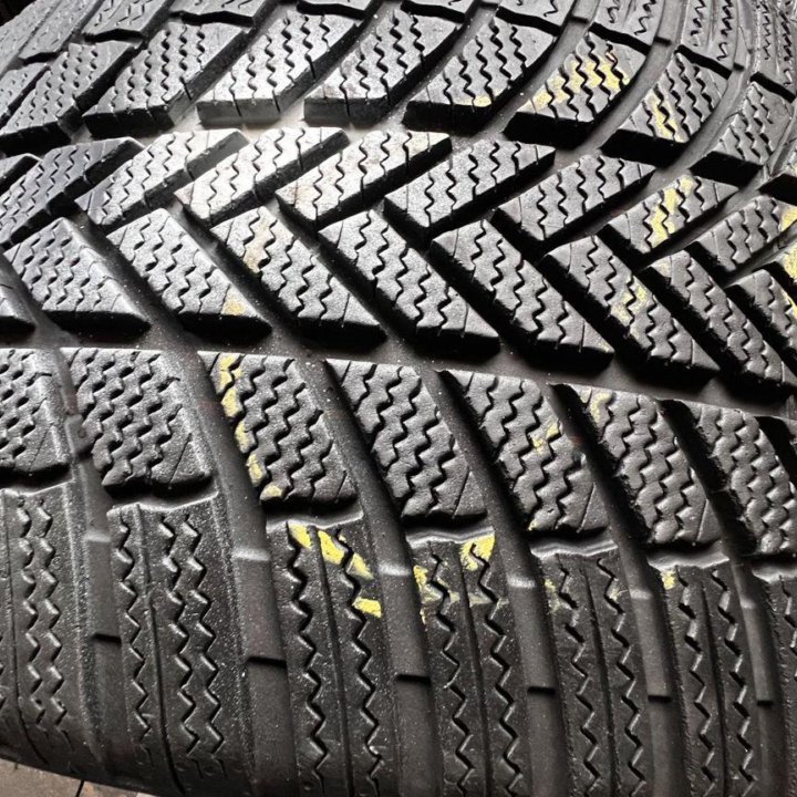 Bridgestone Blizzak LM-005 265/40 R21