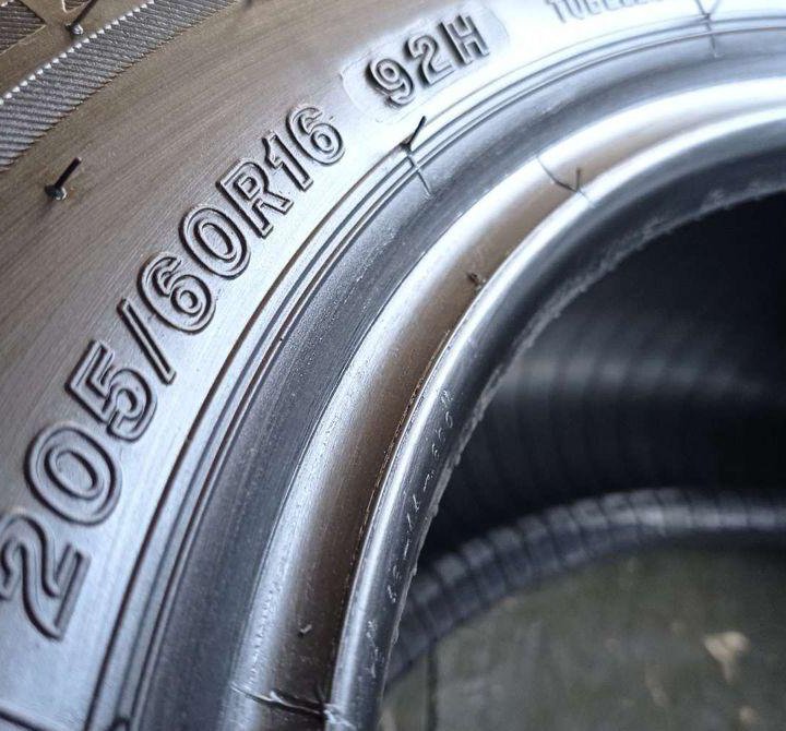 Bridgestone Blizzak LM-32 205/60 R16