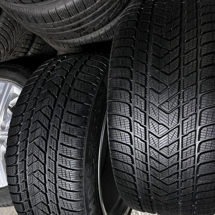 Pirelli Scorpion Winter 325/35 R22