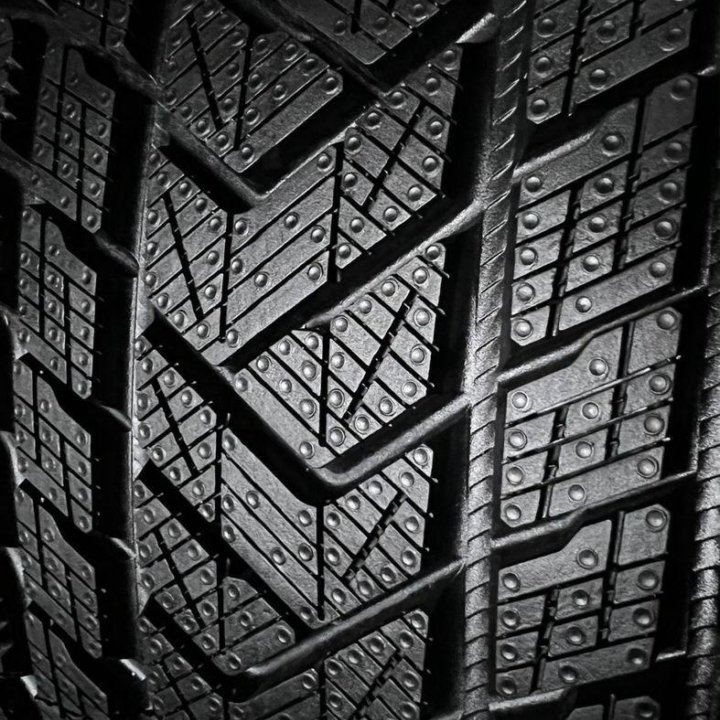 Pirelli Scorpion Winter 325/35 R22