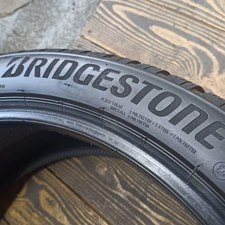 Bridgestone Blizzak LM005 RFT 265/40 R21