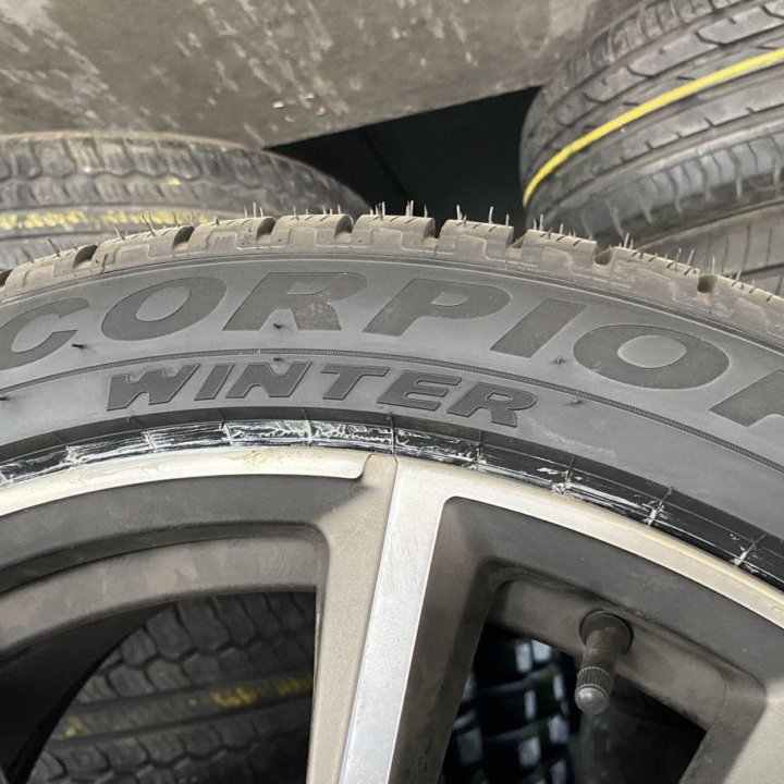 Pirelli Scorpion Winter 315/35 R22 и 275/40 R22 111V