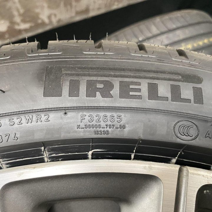 Pirelli Scorpion Winter 315/35 R22 и 275/40 R22 111V