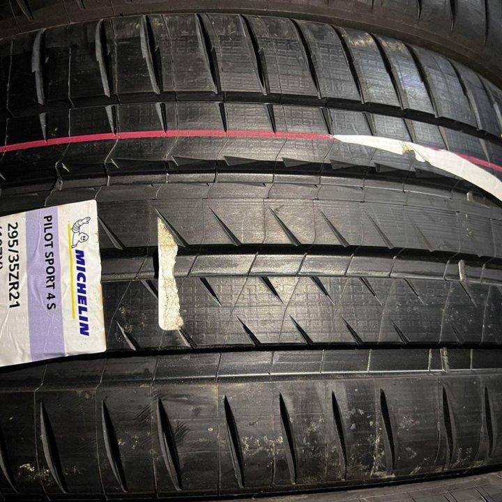 Michelin Pilot Sport 4 S 295/35 R21