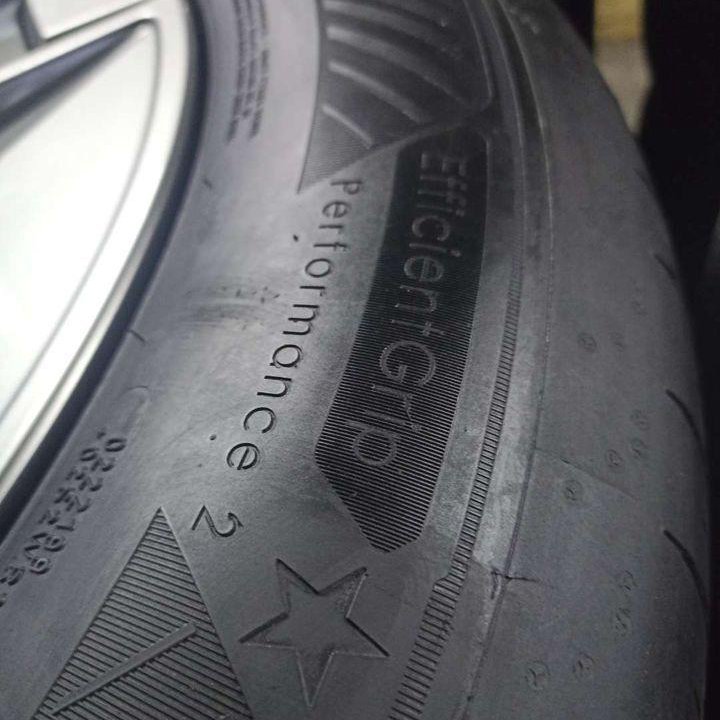 Goodyear EfficientGrip Performance 2 235/60 R20