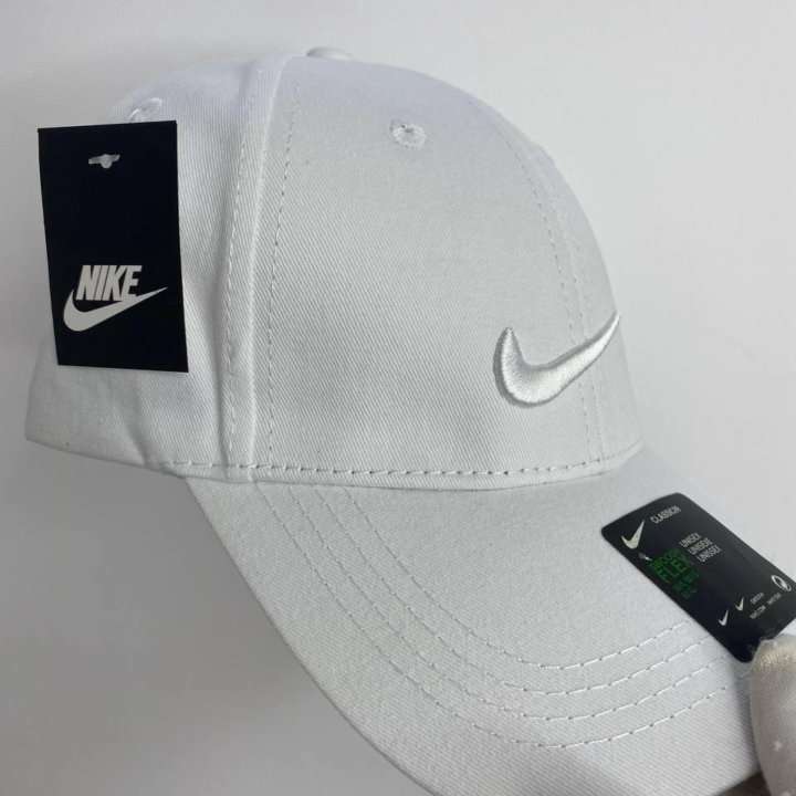 Кепка Nike белая