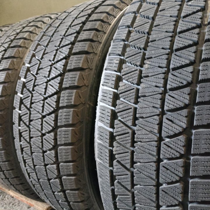 Bridgestone Blizzak DM-V3 235/60 R18 япония