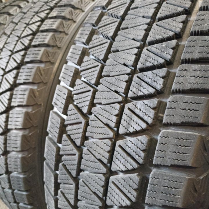 Bridgestone Blizzak DM-V3 235/60 R18 япония