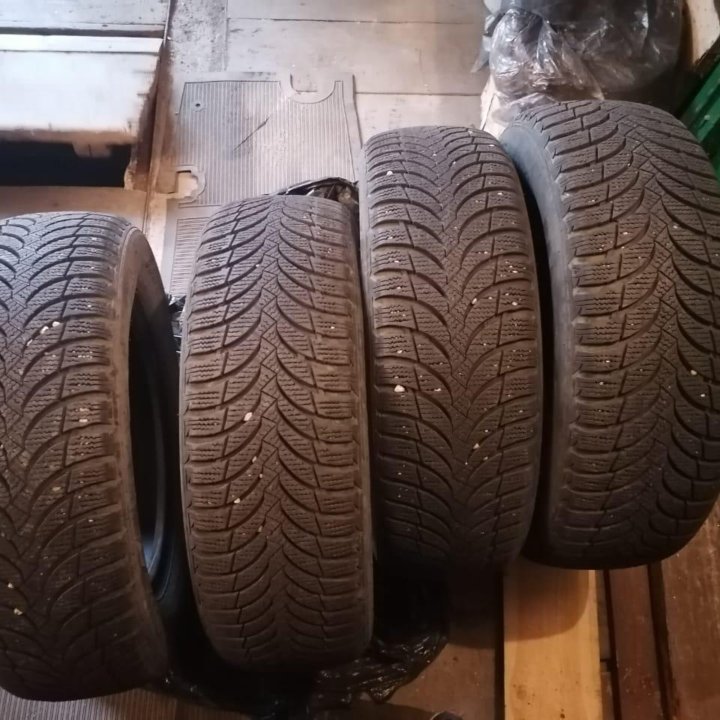 Комплект зимних шин 195/65R15