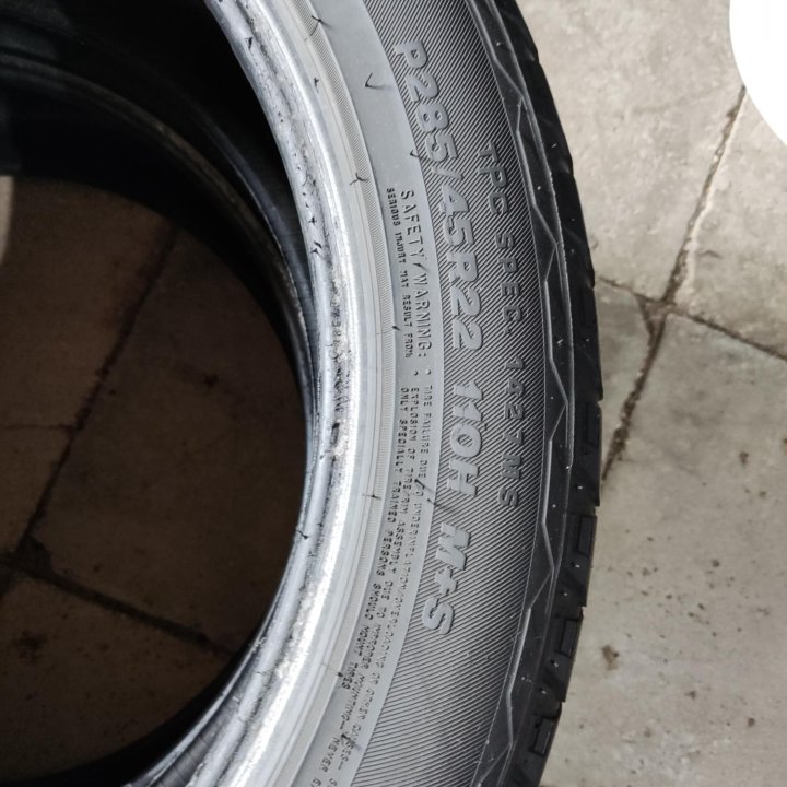 BRIDGESTONE 285/45 R22 лето 2шт