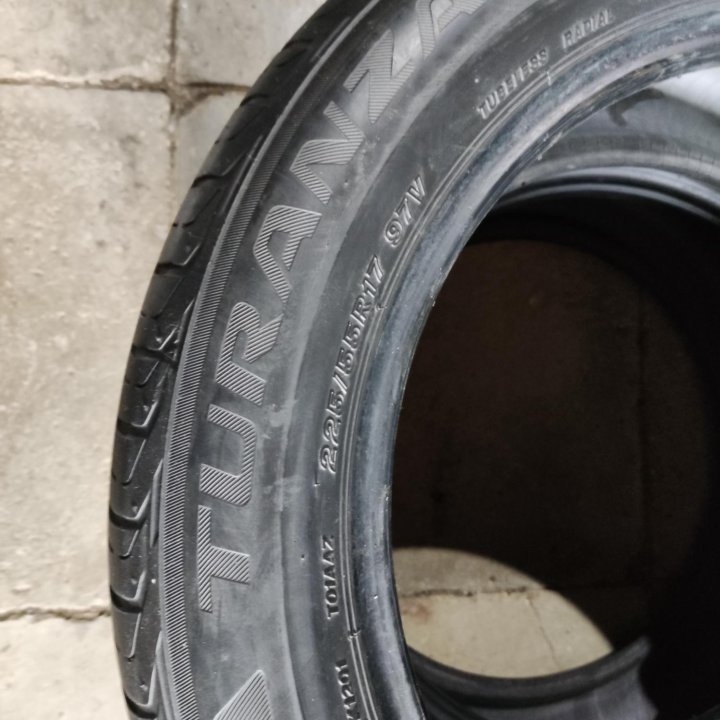 BRIDGESTONE 225/55 R17 лето 2шт