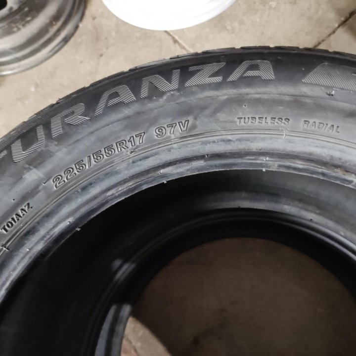 BRIDGESTONE 225/55 R17 лето 2шт