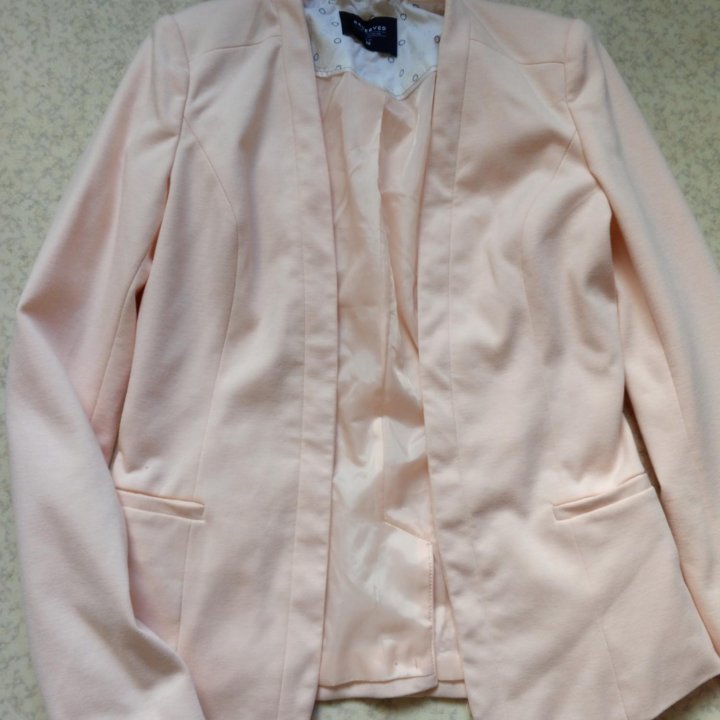 Продаю пиджак
