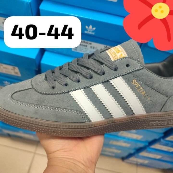 Кроссовки adidas