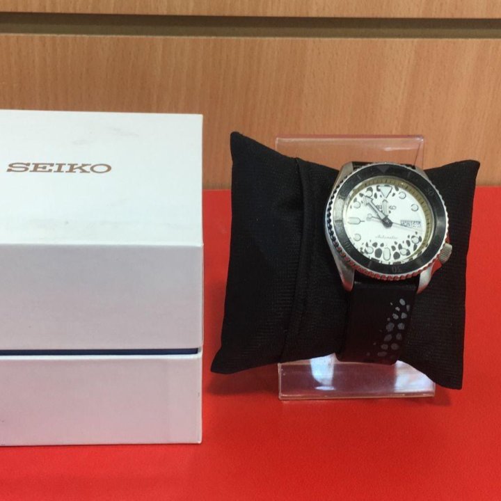 Наручные часы SEIKO SRPH63K1