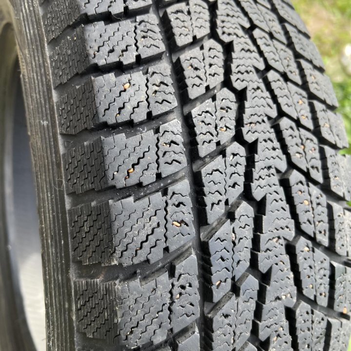 Шины зимние Toyo Tranpath 215/70R16