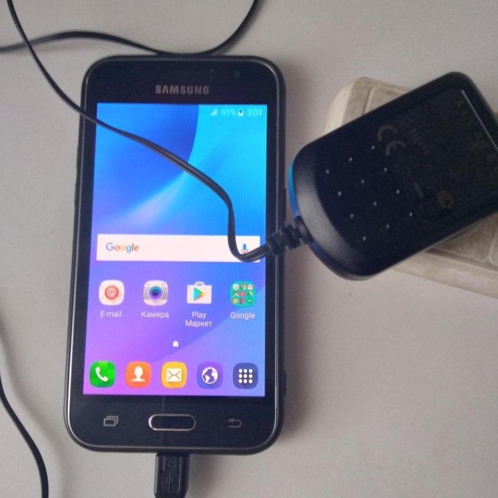 Продаю телефон Samsung Galaxy J1