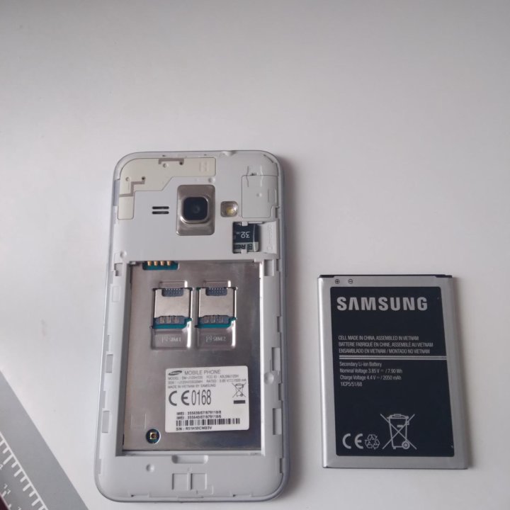 Продаю телефон Samsung Galaxy J1