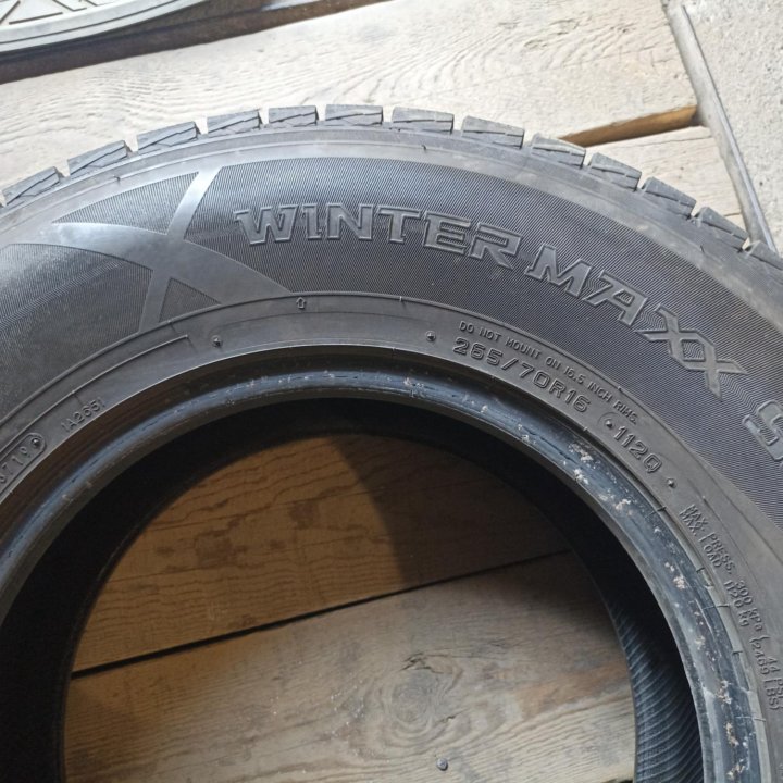 Японские зимние Dunlop WinterMaxx SJ8 265/70 R16