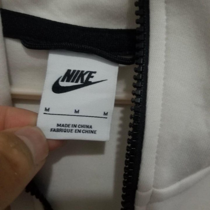 Nike TECH FLEECE