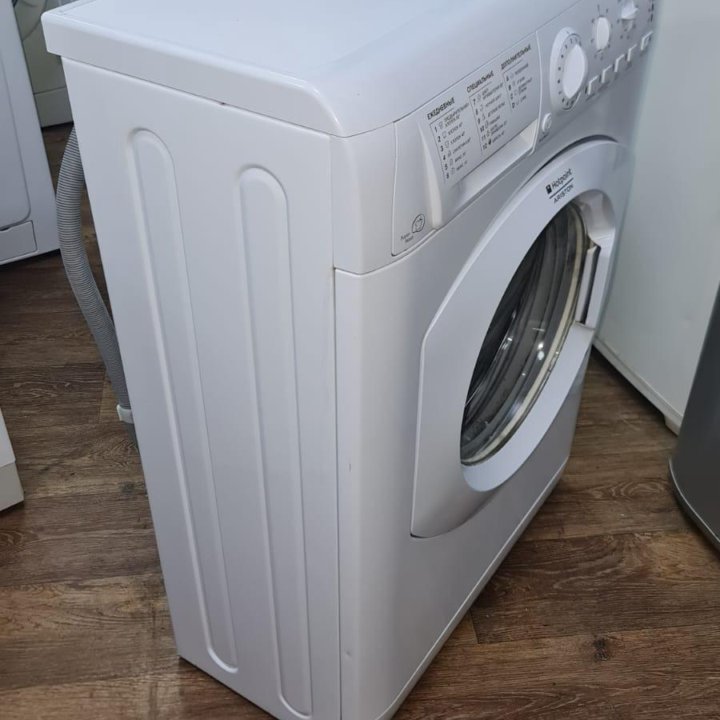 Стиральная машина Hotpoint ARUSL 105