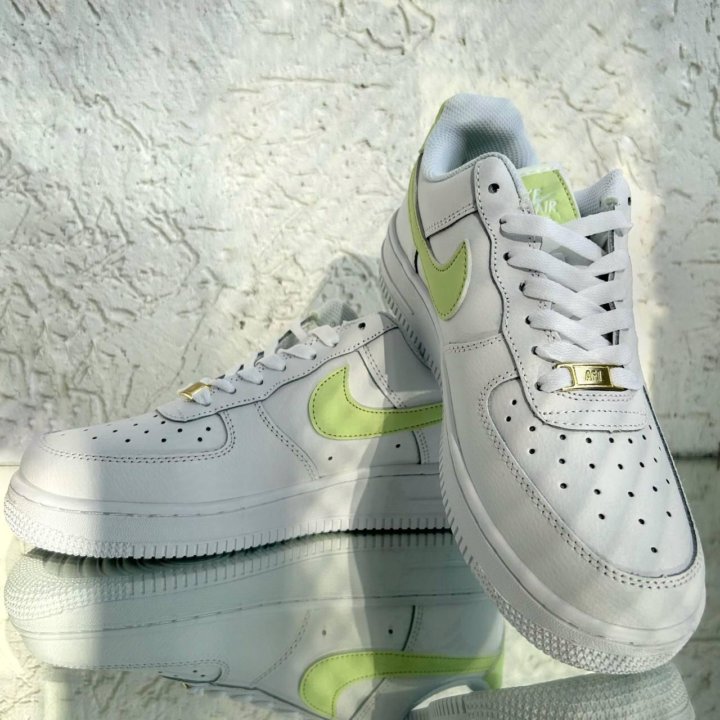 Кроссовки женские Nike Air Force 1