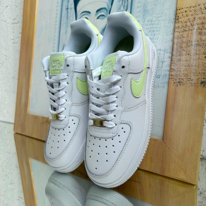 Кроссовки женские Nike Air Force 1