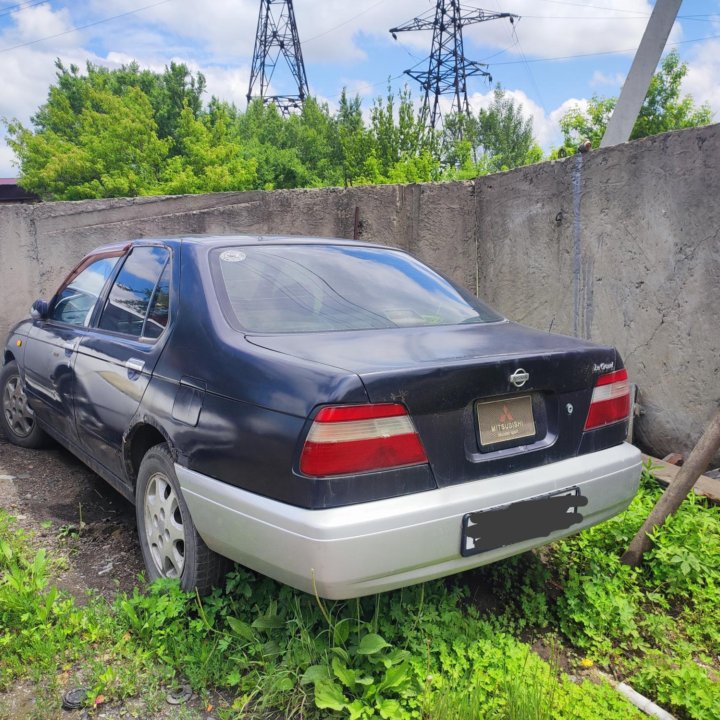 Nissan Bluebird, 1988