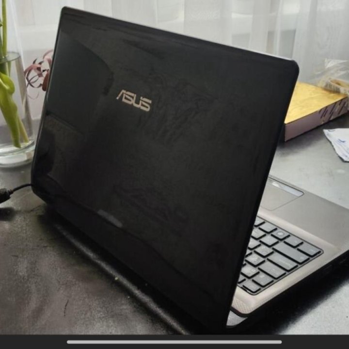 ASUS X52D