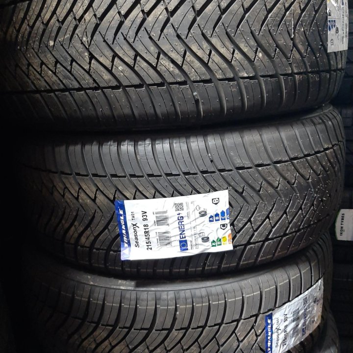 215/45 R18 93V Triangle TA01