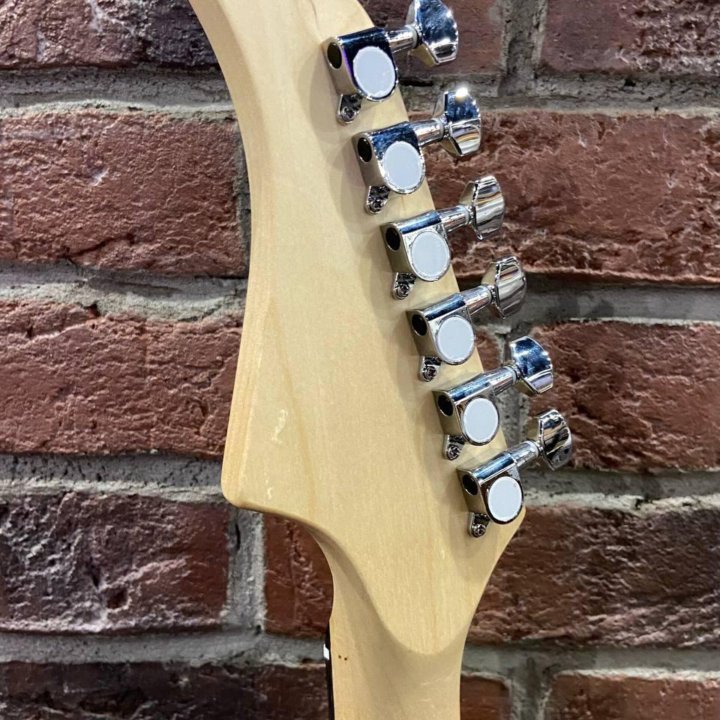 Электрогитара Stratocaster HSS + Аксессуар