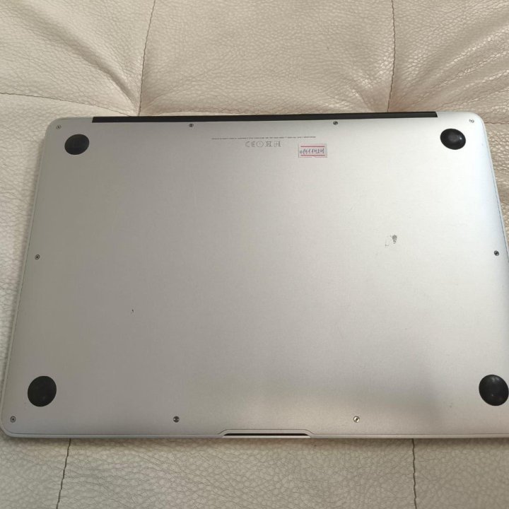 MacBook Air 13 2015 с 8gb ОЗУ , CORE i5 1,6ghz x 4