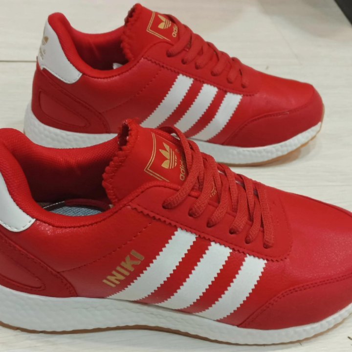 Кроссовки Adidas новые