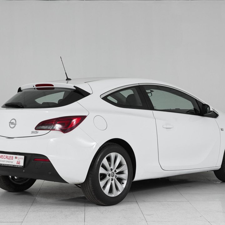 Opel Astra GTC, 2013